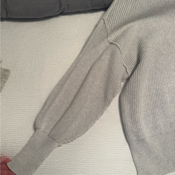 aerie Heather Light Gray Ribbed Crewneck Sweater - Picture 2 of 4